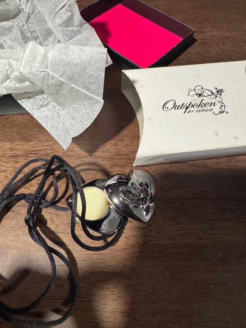 Avon outspoken by fergie perfume solid necklace Nos